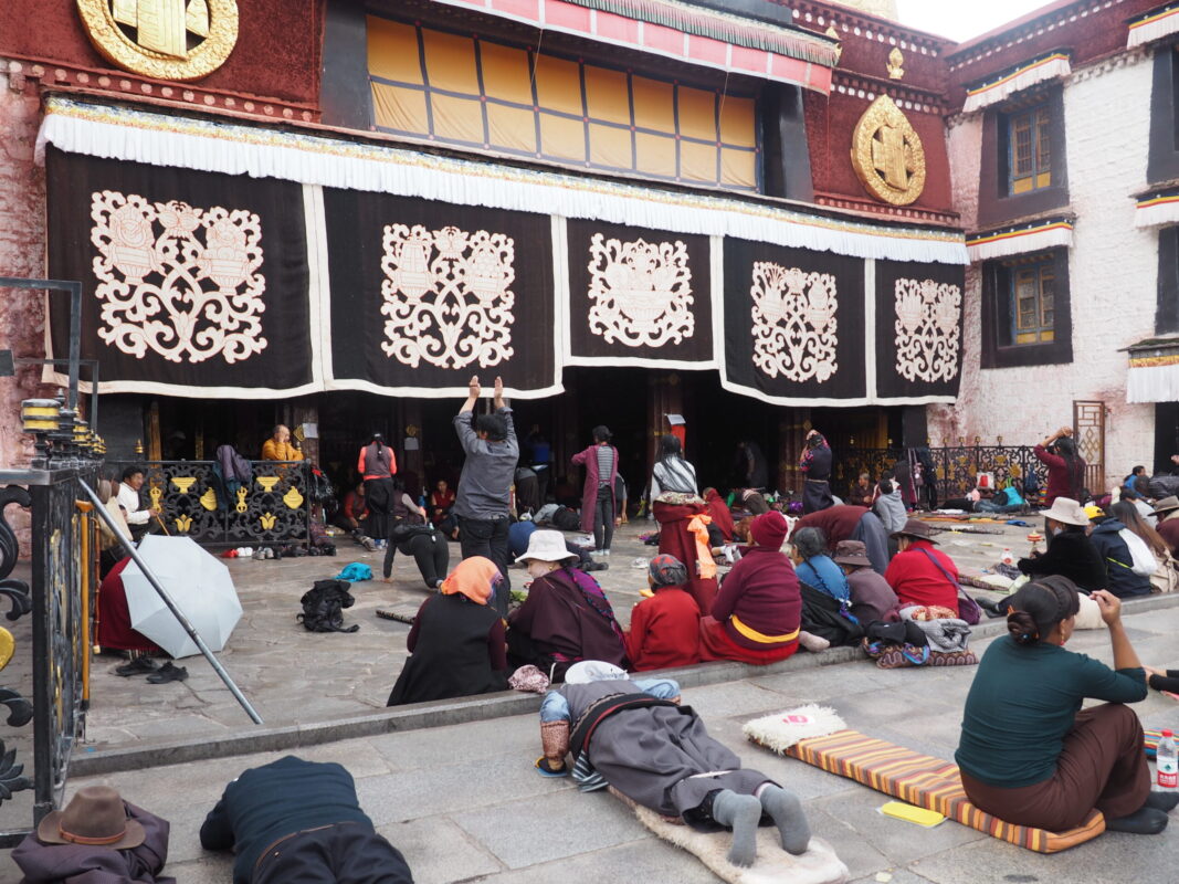 Devotees of Buddhists in the monastery in Lhasa